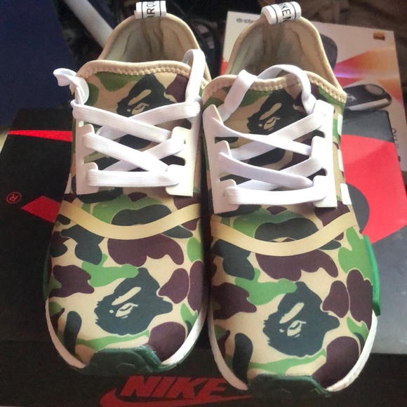 Bape NMD R1 - Picture 2 of 3